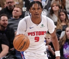 活力满满！奥萨尔冲击内线&amp;捍卫禁飞区 全场得18分10板2助2断4帽