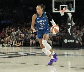 山猫主帅：WNBA历史首位180俱乐部获得了MVP 科利尔也配得上